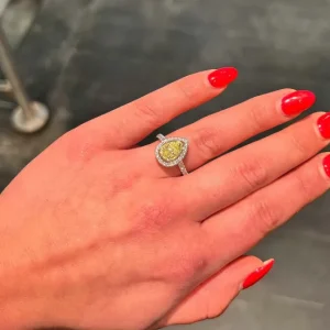 Fancy yellow diamantring dråpe – One of a kind