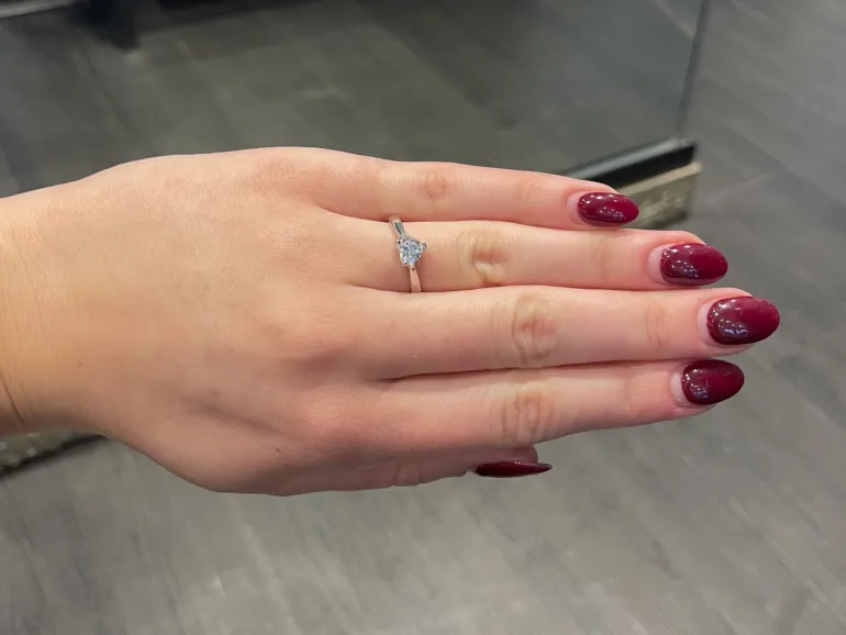 hjerteslipt_diamantring___1.webp Hjerteslipt diamantring 0,70 ct.