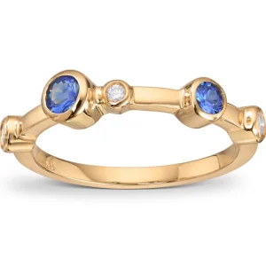 Ring i gult gull med safirer og diamanter