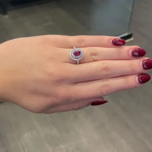 Rubin og diamantring 18 kt.