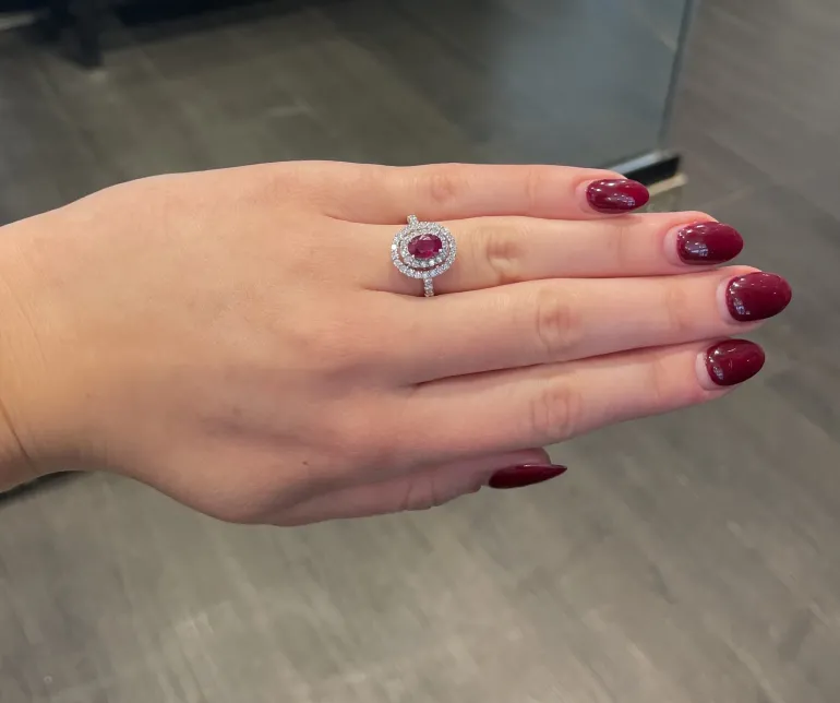 rubin_og_diamantring__kt_1.webp Rubin og diamantring 18 kt.