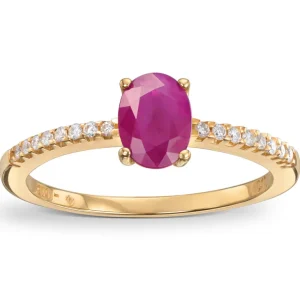 Rubin ring med diamanter på sidene